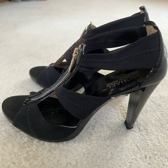 MICHAEL Michael Kors Berkeley T Strap Heel Sandal Black Size 7.5 - Picture 4 of 6